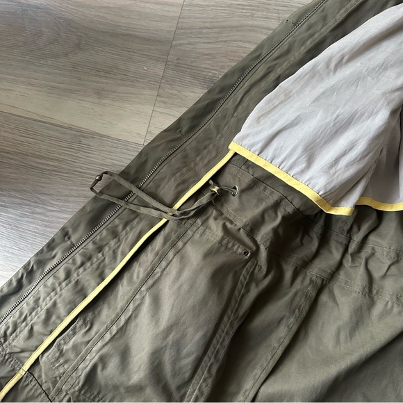 Cole Haan Women’s Olive green RainJacket with detachable Hood - Picture 9 of 13